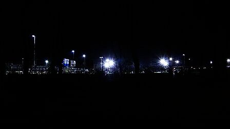 Sportveld op de Barnseweg in Barneveld, het licht heeft effect op de openbare ruimte. 